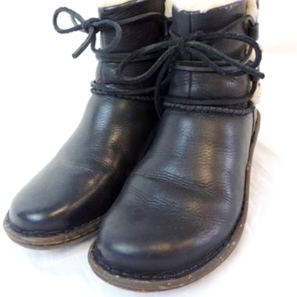 Ugg Women's1932 Caspia Sheepskin Boots Like New